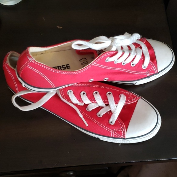 Converse Shoes - Red low top size 8 converse all stars